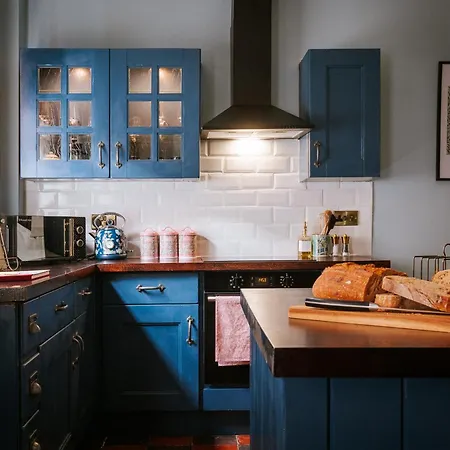 Bronte's Rest - Detached Elegant In Historic Old Town With Garden *