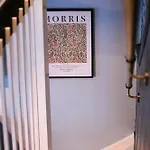 Nyaraló Bronte's Rest - Detached Elegant In Historic Old Town With Garden