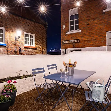 度假居 Bronte's Rest - Detached Elegant In Historic Old Town With Garden *