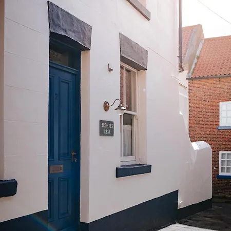 Ferienhaus Bronte's Rest - Detached Elegant In Historic Old Town With Garden *